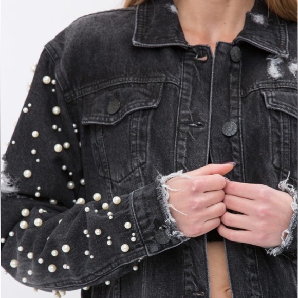 67. Women’s Black Pearl Embellished Frayed Hem Denim Jacket NWT - Picture 2 of 3
